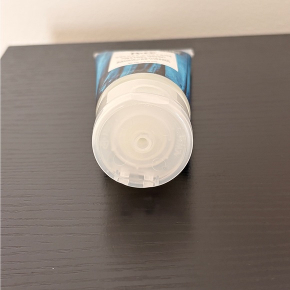 R+Co Velvet Curtain Texture Balm - Picture 4 of 4